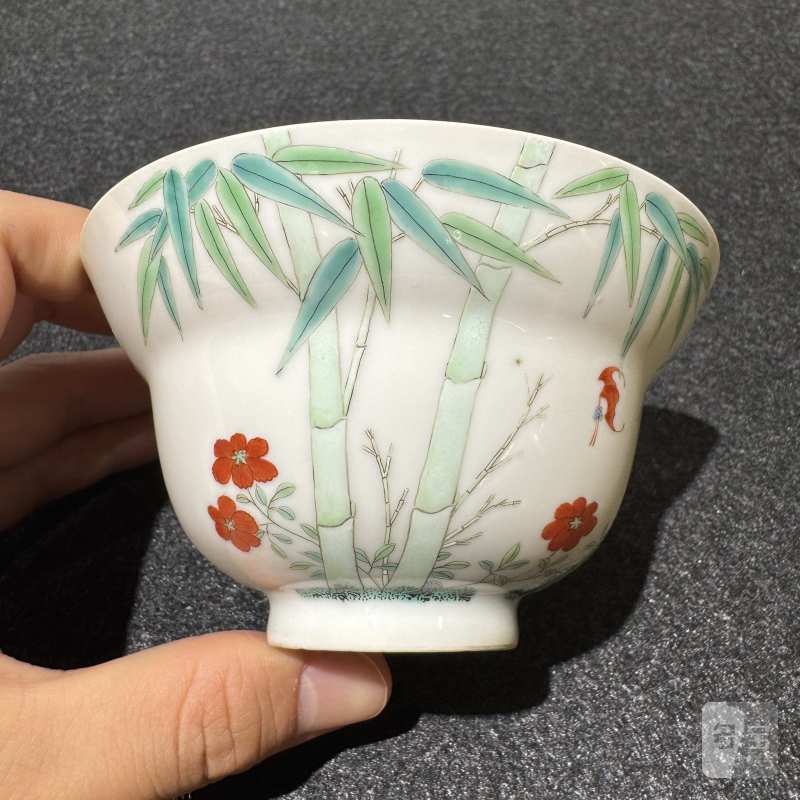 清雍正 粉彩竹纹花蝶茶碗 - 图4